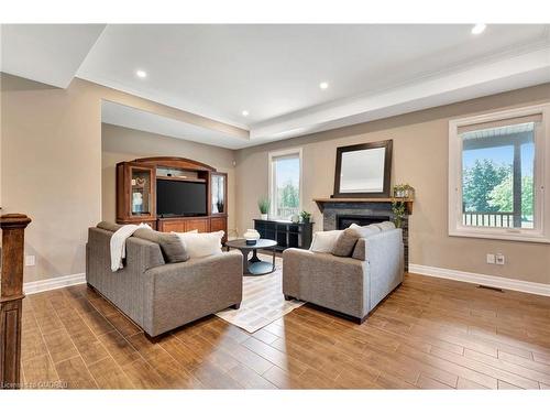 7 Gavin Drive, Freelton, ON - Indoor Photo Showing Living Room