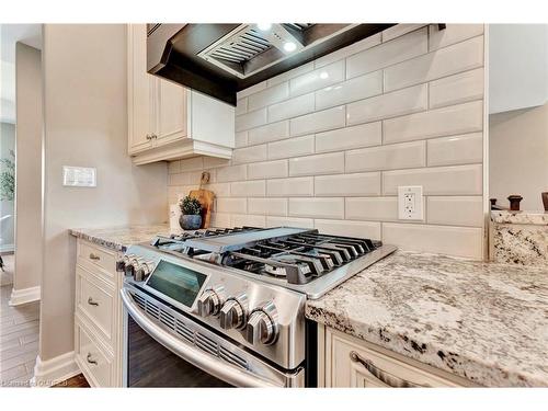 7 Gavin Drive, Freelton, ON - Indoor Photo Showing Kitchen With Upgraded Kitchen