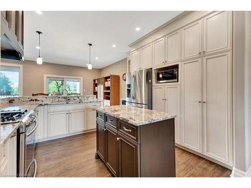 7 Gavin Drive, Freelton, ON - Indoor Photo Showing Kitchen With Upgraded Kitchen