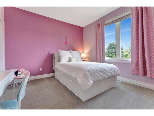 7 Gavin Drive, Freelton, ON - Indoor Photo Showing Bedroom