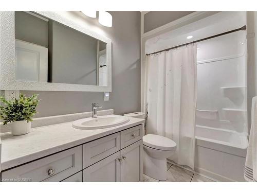 7 Gavin Drive, Freelton, ON - Indoor Photo Showing Bathroom