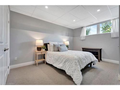 7 Gavin Drive, Freelton, ON - Indoor Photo Showing Bedroom