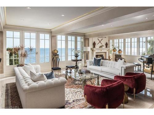 88 Wolfdale Avenue, Oakville, ON - Indoor Photo Showing Living Room