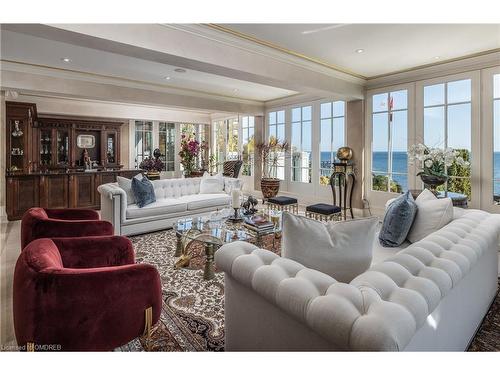 88 Wolfdale Avenue, Oakville, ON - Indoor Photo Showing Living Room