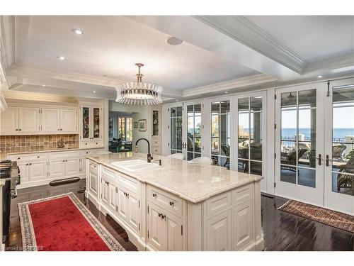 88 Wolfdale Avenue, Oakville, ON - Indoor Photo Showing Kitchen