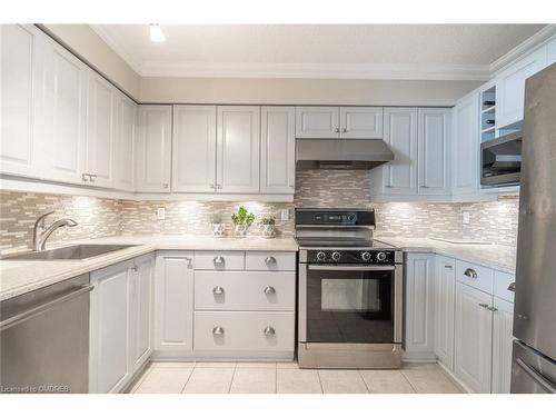 610-5280 Lakeshore Road, Burlington, ON - Indoor Photo Showing Kitchen