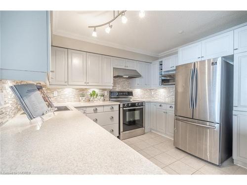 610-5280 Lakeshore Road, Burlington, ON - Indoor Photo Showing Kitchen With Stainless Steel Kitchen