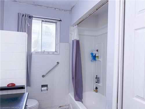 33 Shadyside Avenue, Hamilton, ON - Indoor Photo Showing Bathroom