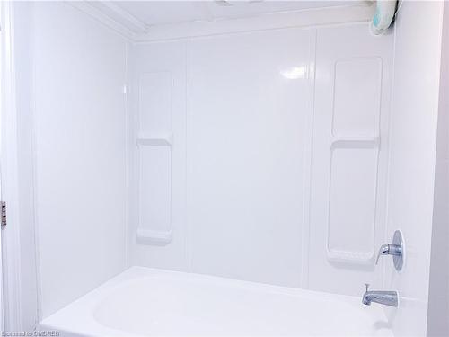 33 Shadyside Avenue, Hamilton, ON - Indoor Photo Showing Bathroom