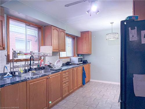 33 Shadyside Avenue, Hamilton, ON - Indoor Photo Showing Kitchen With Double Sink