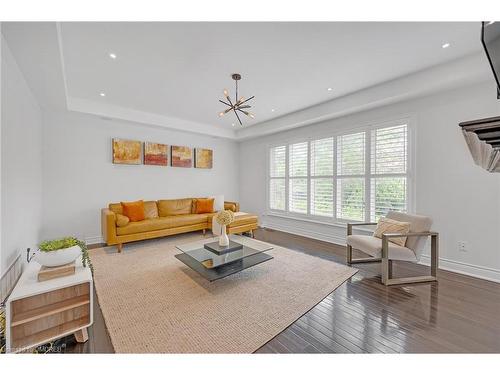 1385 Arrowhead Road, Oakville, ON - Indoor Photo Showing Living Room