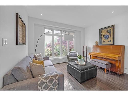 1385 Arrowhead Road, Oakville, ON - Indoor Photo Showing Living Room