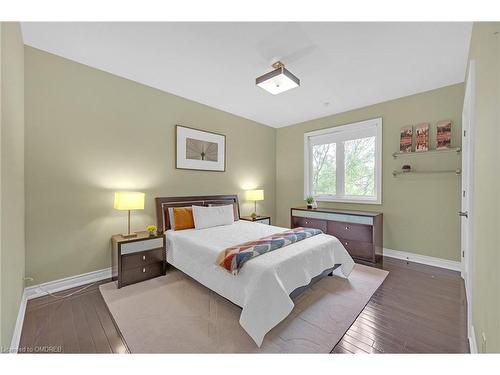 1385 Arrowhead Road, Oakville, ON - Indoor Photo Showing Bedroom