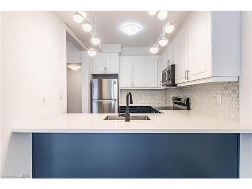 80-575 Woodward Avenue, Hamilton, ON - Indoor Photo Showing Kitchen With Stainless Steel Kitchen With Upgraded Kitchen