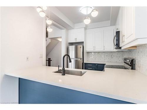 80-575 Woodward Avenue, Hamilton, ON - Indoor Photo Showing Kitchen With Stainless Steel Kitchen With Upgraded Kitchen