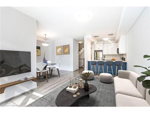 80-575 Woodward Avenue, Hamilton, ON - Indoor Photo Showing Living Room