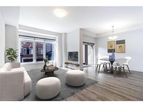 80-575 Woodward Avenue, Hamilton, ON - Indoor Photo Showing Living Room