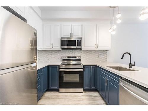 80-575 Woodward Avenue, Hamilton, ON - Indoor Photo Showing Kitchen With Stainless Steel Kitchen With Upgraded Kitchen