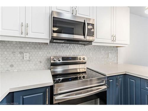 80-575 Woodward Avenue, Hamilton, ON - Indoor Photo Showing Kitchen