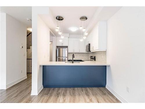 80-575 Woodward Avenue, Hamilton, ON - Indoor Photo Showing Kitchen With Upgraded Kitchen