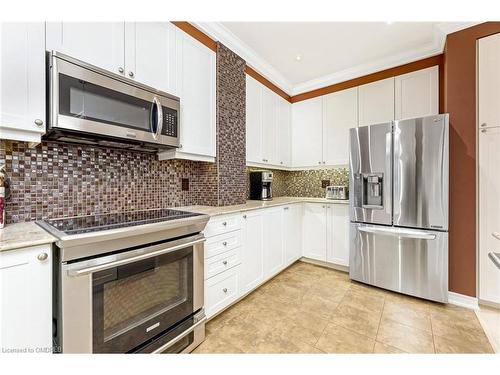 301-33 Whitmer Street, Milton, ON - Indoor Photo Showing Kitchen With Upgraded Kitchen