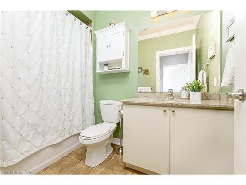 301-33 Whitmer Street, Milton, ON - Indoor Photo Showing Bathroom