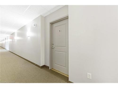 301-33 Whitmer Street, Milton, ON - Indoor Photo Showing Other Room