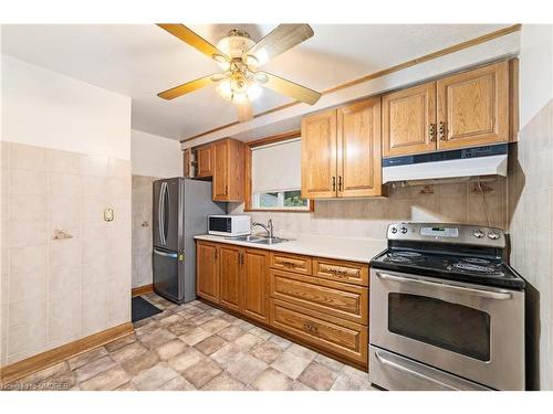 928 The Greenway, Mississauga, ON - Indoor Photo Showing Kitchen With Double Sink