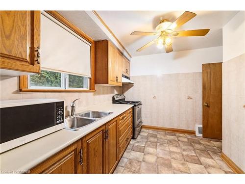 928 The Greenway, Mississauga, ON - Indoor Photo Showing Kitchen With Double Sink