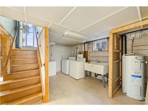 928 The Greenway, Mississauga, ON - Indoor Photo Showing Laundry Room