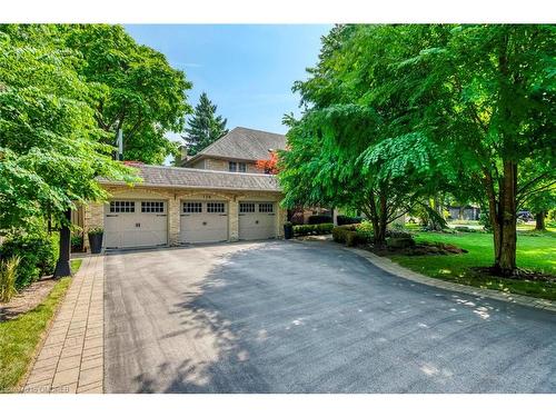 138 Cavendish Court, Oakville, ON - Outdoor