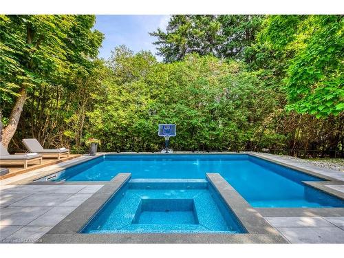 138 Cavendish Court, Oakville, ON - Outdoor With In Ground Pool With Backyard