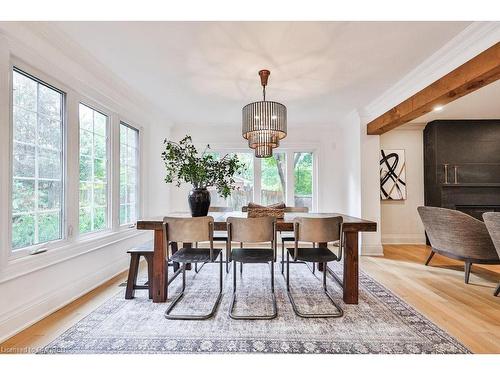 138 Cavendish Court, Oakville, ON - Indoor Photo Showing Dining Room