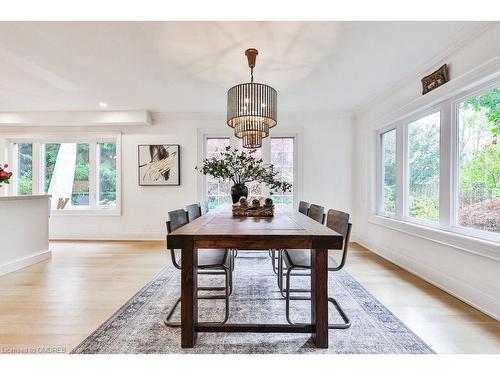 138 Cavendish Court, Oakville, ON - Indoor Photo Showing Dining Room