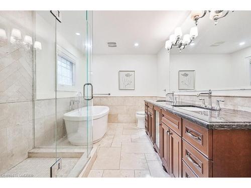 138 Cavendish Court, Oakville, ON - Indoor Photo Showing Bathroom