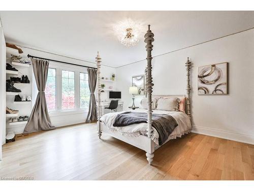 138 Cavendish Court, Oakville, ON - Indoor Photo Showing Bedroom