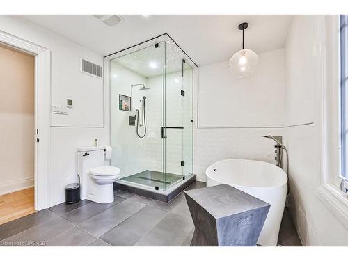 138 Cavendish Court, Oakville, ON - Indoor Photo Showing Bathroom