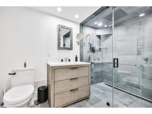 138 Cavendish Court, Oakville, ON - Indoor Photo Showing Bathroom