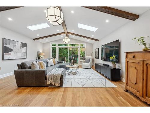 3 Thornhill Avenue, Toronto, ON - Indoor Photo Showing Living Room