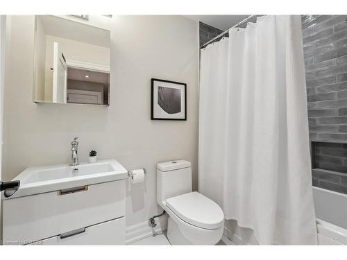 3 Thornhill Avenue, Toronto, ON - Indoor Photo Showing Bathroom