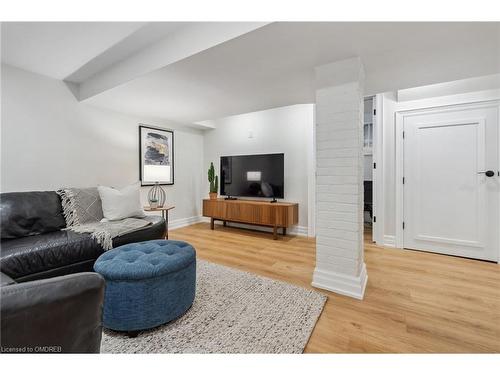 3 Thornhill Avenue, Toronto, ON - Indoor Photo Showing Living Room