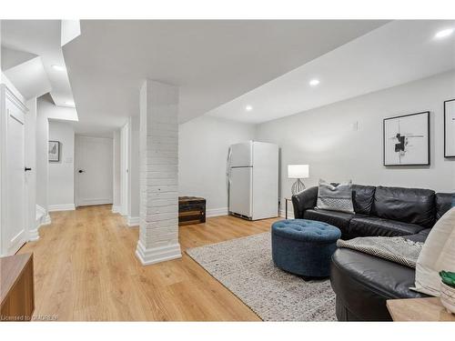 3 Thornhill Avenue, Toronto, ON - Indoor Photo Showing Living Room