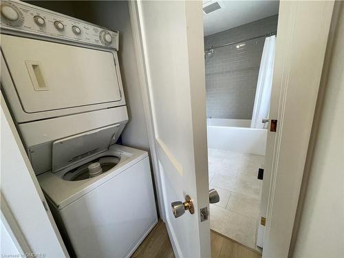 1-122 Wakefield Road, Milton, ON - Indoor Photo Showing Laundry Room