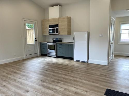 1-122 Wakefield Road, Milton, ON - Indoor Photo Showing Kitchen