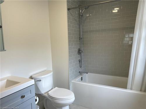 1-122 Wakefield Road, Milton, ON - Indoor Photo Showing Bathroom