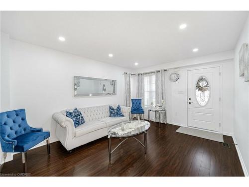 51 Yeaman Drive, Cambridge, ON - Indoor Photo Showing Living Room