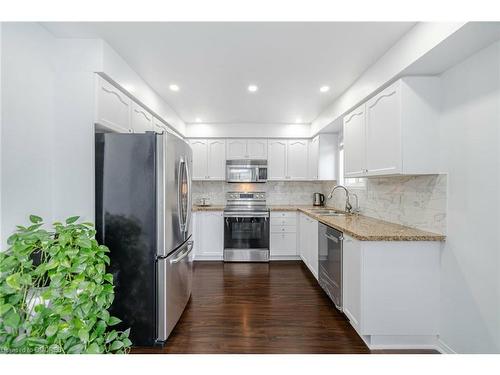 51 Yeaman Drive, Cambridge, ON - Indoor Photo Showing Kitchen With Upgraded Kitchen