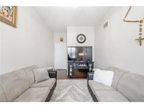 51 Yeaman Drive, Cambridge, ON - Indoor Photo Showing Living Room