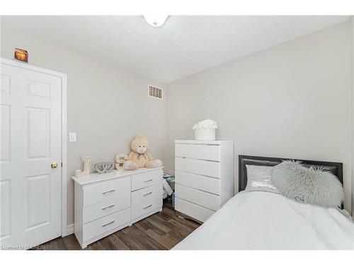 51 Yeaman Drive, Cambridge, ON - Indoor Photo Showing Bedroom