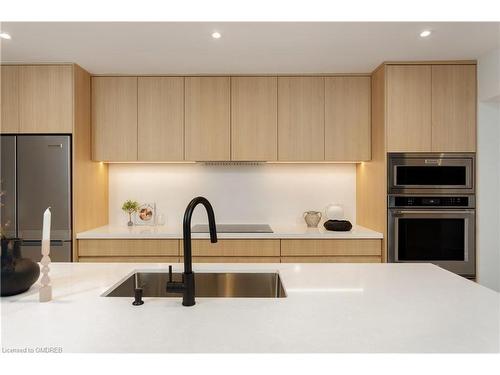 1146 Talka Court, Mississauga, ON - Indoor Photo Showing Kitchen With Double Sink